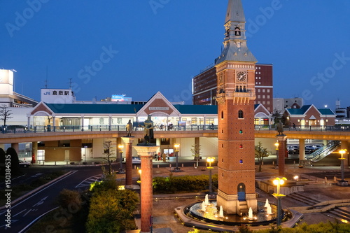 倉敷駅とからくり時計（ライトアップ）
