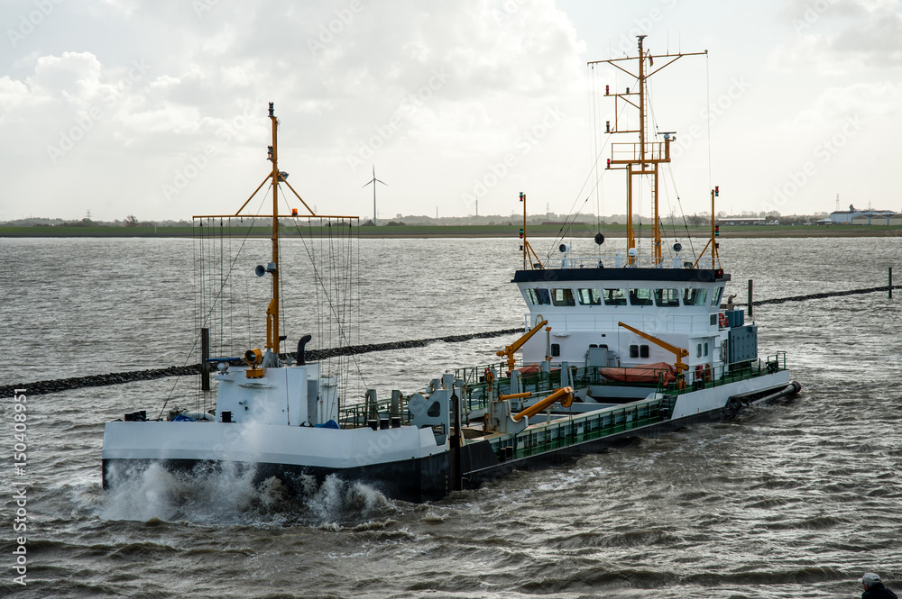 Naklejka premium Arbeitsschiff, Baggerschiff nach Norderney