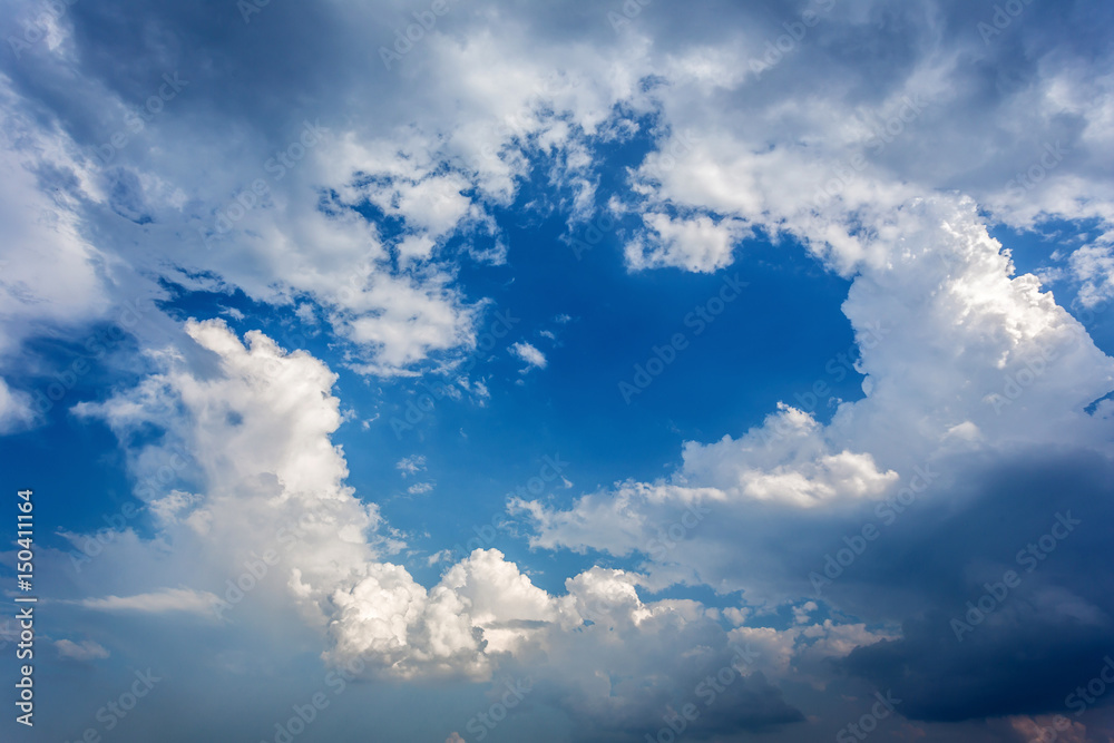 Obraz premium White fluffy clouds in the blue sky