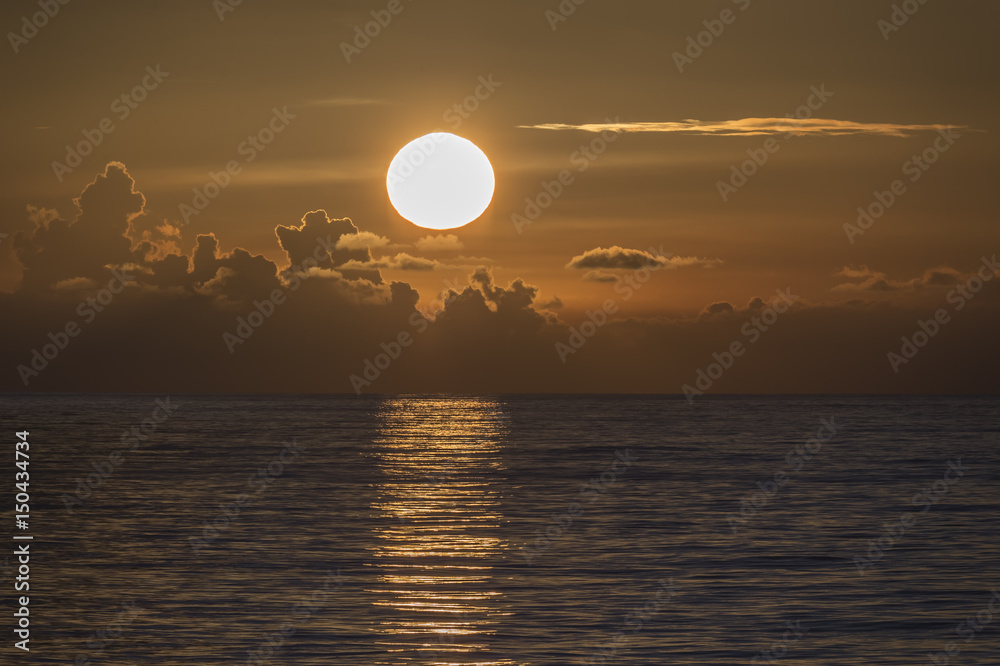 南太平洋の夕日