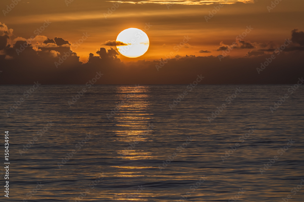 南太平洋の夕日