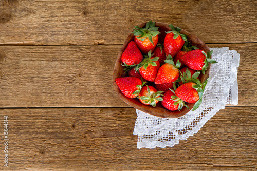 Slika na platnu Strawberries in the wood bowl