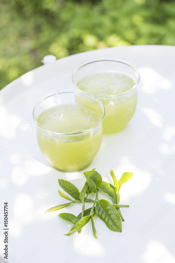二杯の冷たい緑茶 二杯の冷たい緑茶