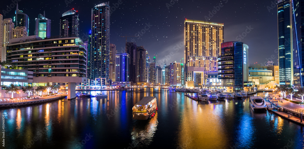 Fototapeta premium Panoramic view of Dubai Marina 