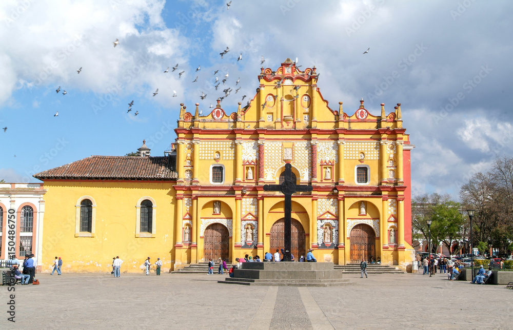 Fototapeta premium The cathedral of San Cristobal de las Casas on Mexico
