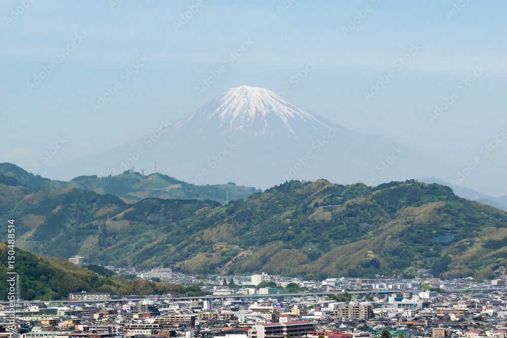 静岡県庁展望ロビーからの富士山