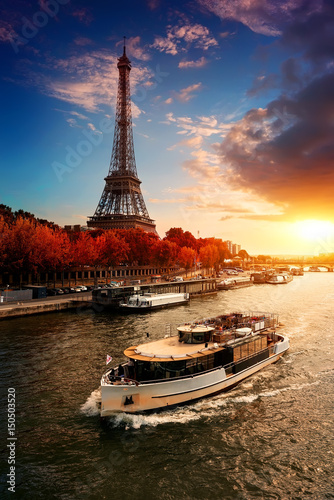 Eiffel Tower in the autumn © Givaga