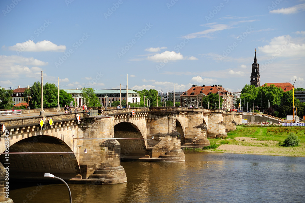 Albertbrücke von der Brühlschen Terrasse aus gesehen, Blick Richtung Neustädter Markt, Dresden, Sachsen, Deutschland Albertbrücke von der Brühlschen Terrasse aus gesehen, Blick Richtung Neustädter Markt, Dresden, Sachsen, Deutschland