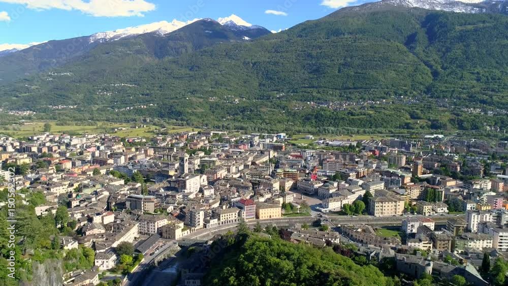 Aerial 4K - Sondrio - Valtellina (IT) - Vista aerea della città verso sud Aerial 4K - Sondrio - Valtellina (IT) - Vista aerea della città verso sud