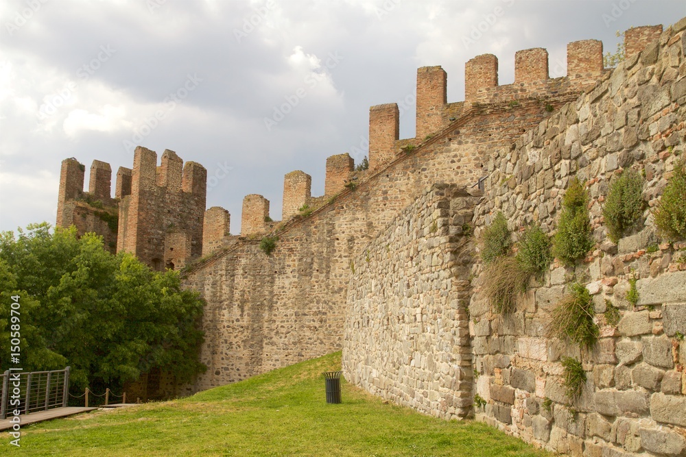 Castello di Este , Padova , italia -Mura Merlate a Nord