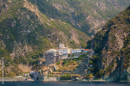 Behang View from the sea to the temple on the Holy mount Athos in Greece