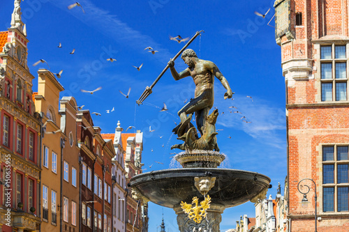 Fotografie, Obraz Fountain of the Neptune in old town of Gdansk, Poland