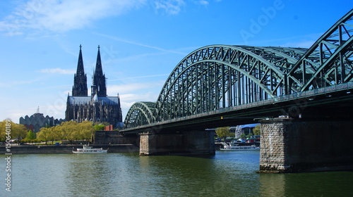 Köln (Dom u. Hohenzollern-Brücke) © shotfactory