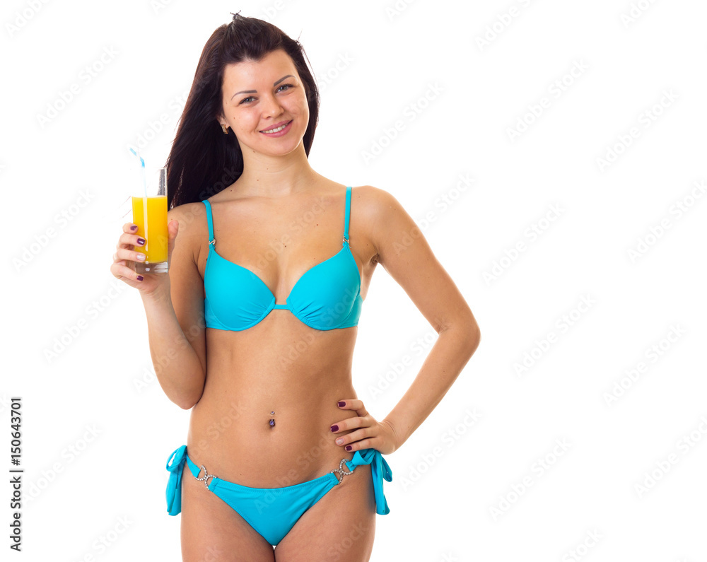 Naklejka premium Woman in swimming suit holding cocktail