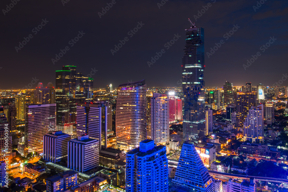 Obraz premium Bangkok Cityscape in Business district with high building at night