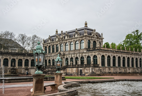 Старинный дворец Цвингер в Дрездене