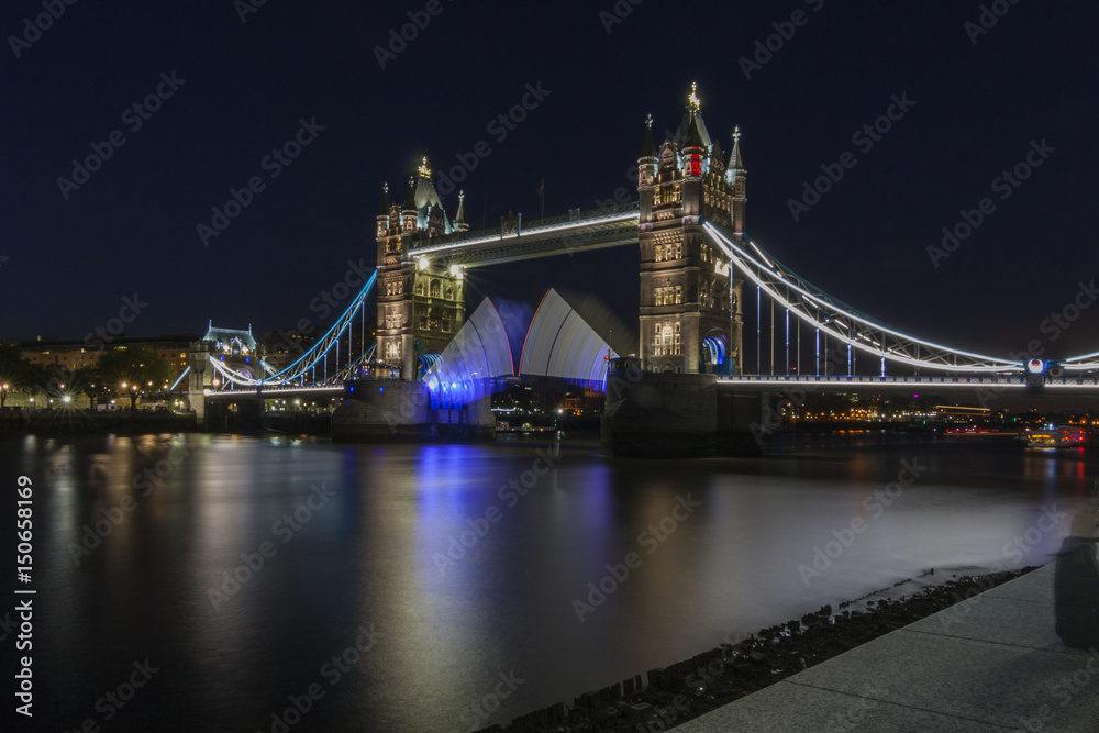 Obraz premium Tower Bridge at night