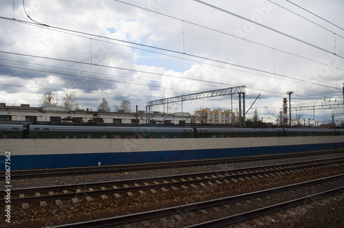 Russia, 23/04/2017: il paesaggio dell'estrema periferia di Mosca e i binari dei treni visti dal treno Aeroexpress, l'unico collegamento ferroviario dall'aeroporto Domodedovo alla capitale