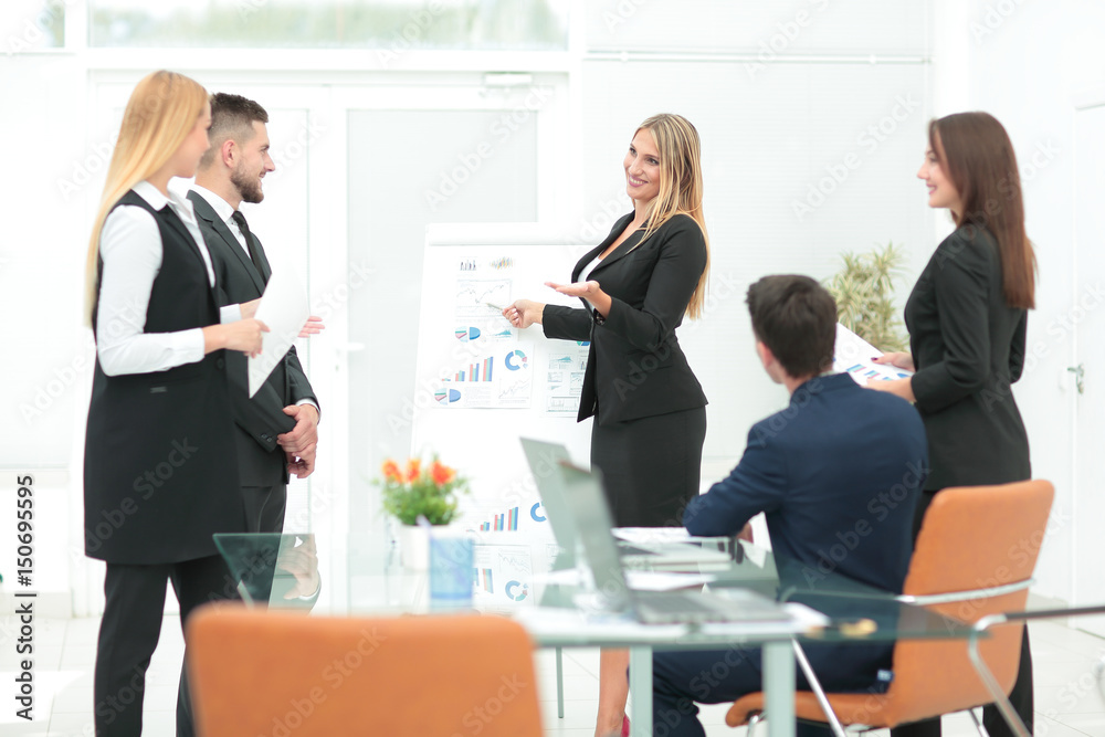 Associate consultant and business team conducted a working meeti Associate consultant and business team conducted a working meeti