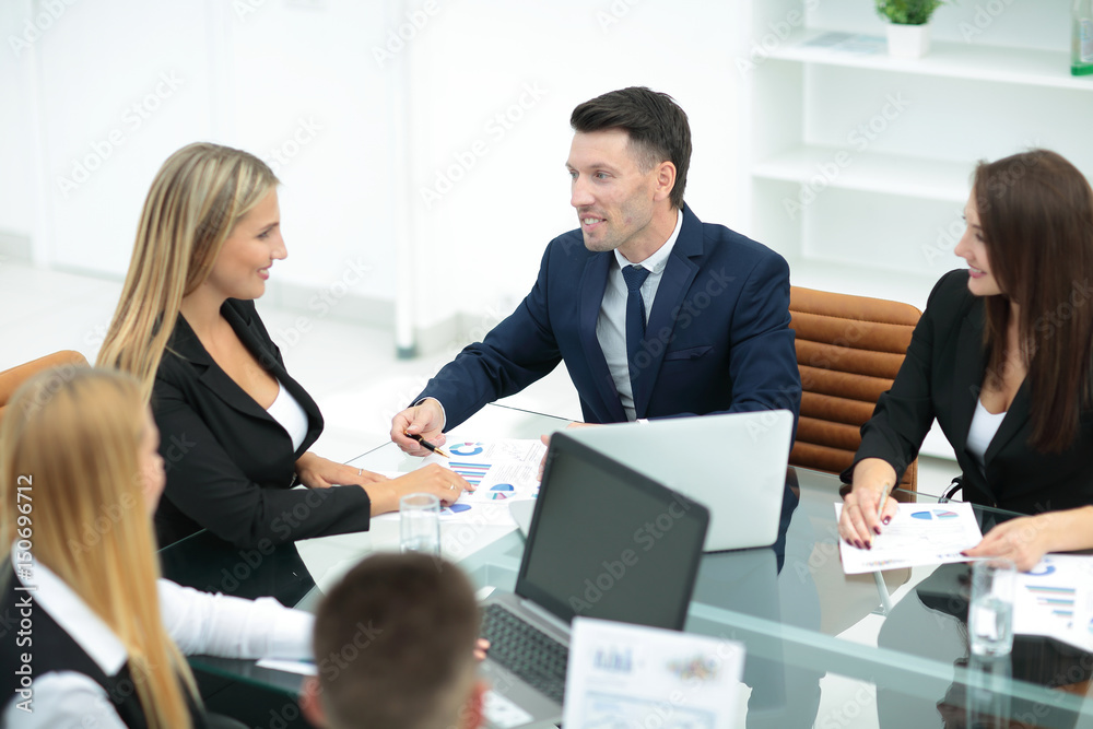 Fototapeta premium Associate consultant and business team conducted a working meeti