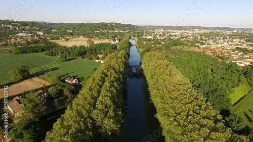 drone qui survol un canal en france