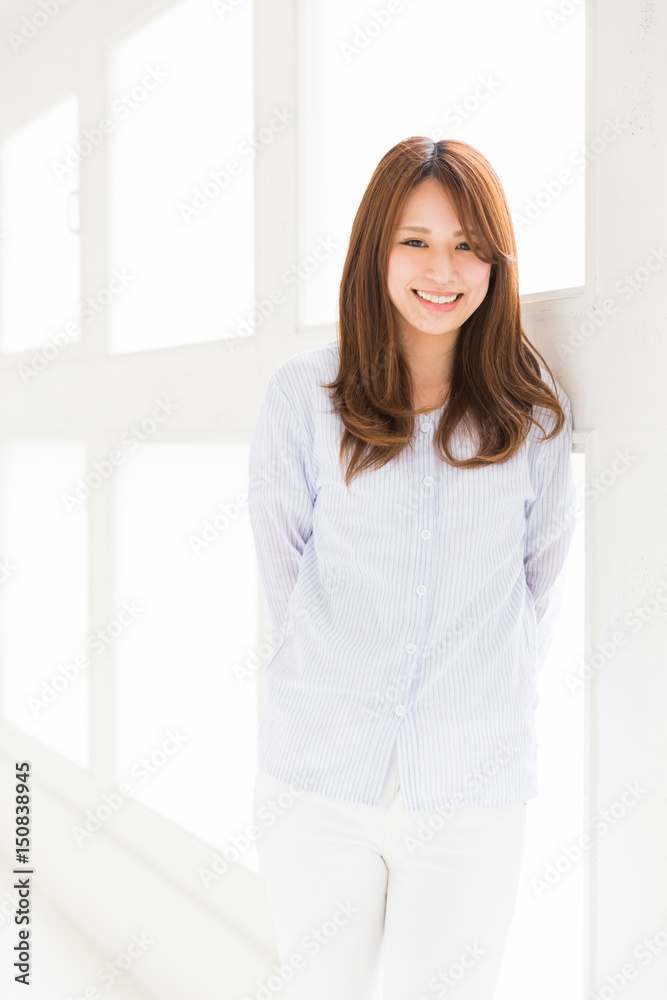 笑顔の女性 笑顔の女性