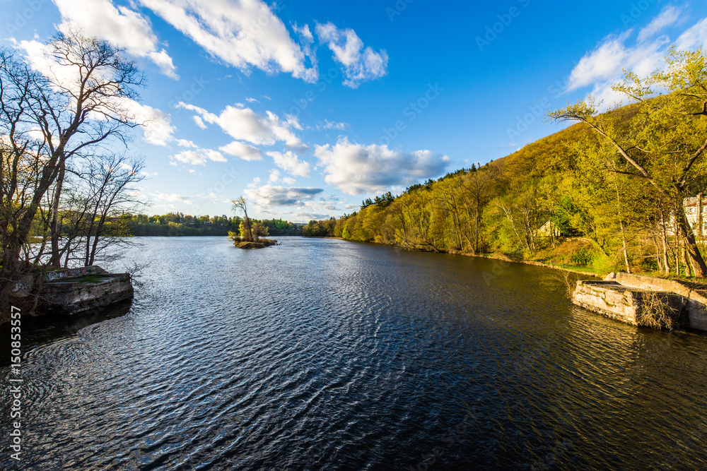 Fototapeta premium View of the Connecticut River From Brattleboro Vermont State Line next to New Hampshire