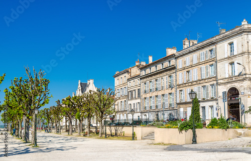Fototapeta Naklejka Na Ścianę i Meble -  Historic buildings in Angouleme, France