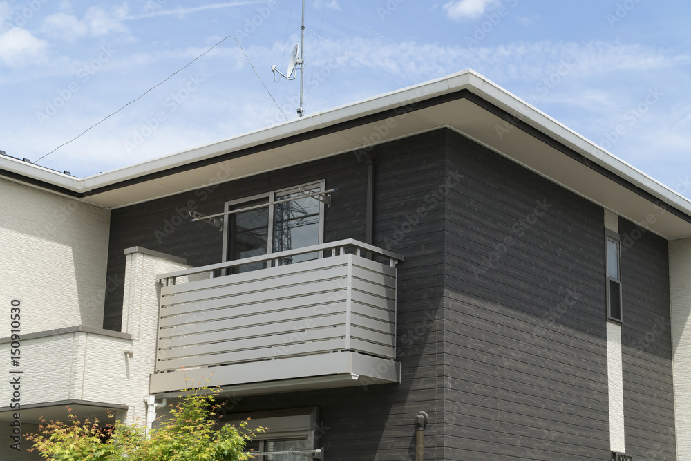 Fototapeta premium 戸建て住宅 目隠しデザインフェンス アルミ製 横スリット