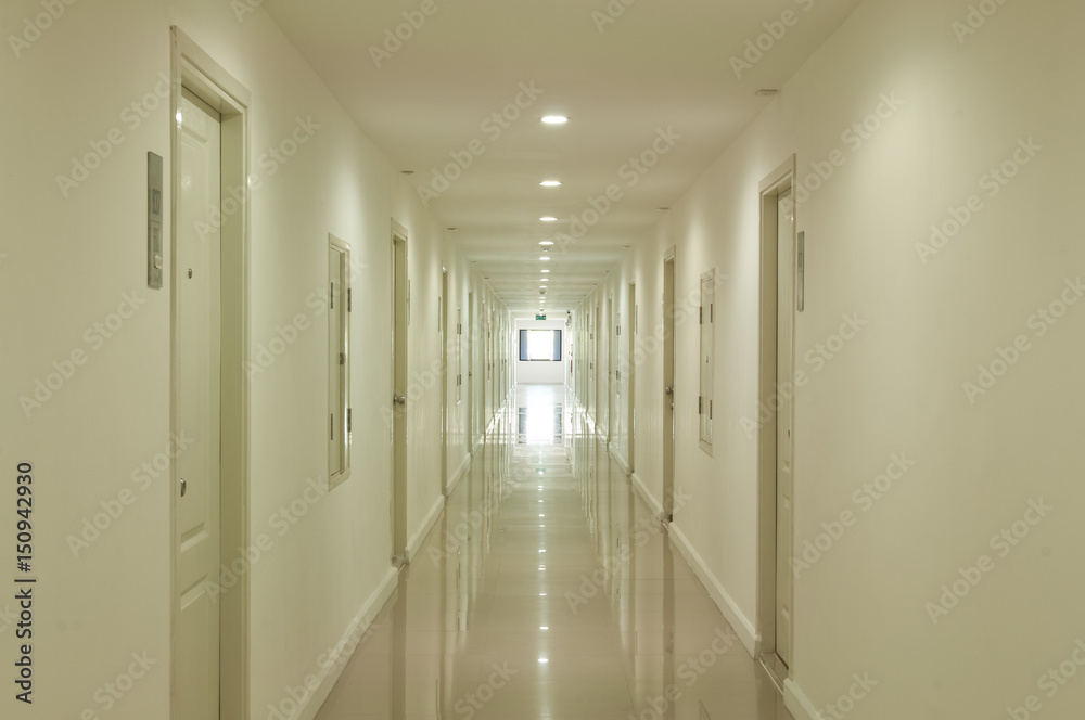 Obraz premium Walkway inside condominium.