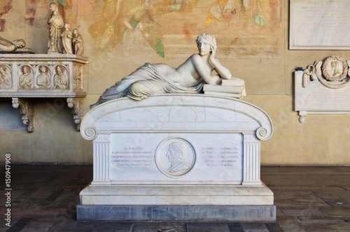 Fotografia The allegorical figure of Science on the sarcophagus of the late astronomer and