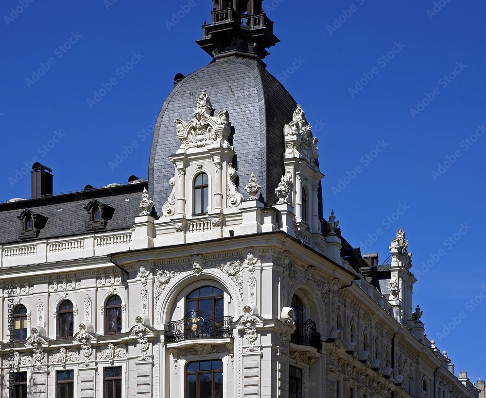 Riga, Vilandes 1, historic building with modern elements and eclectic, facade elements