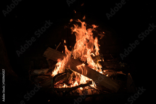 feu camp flamme chaleur réchauffer cheminé bois brûler réchauffer hiver camper camping