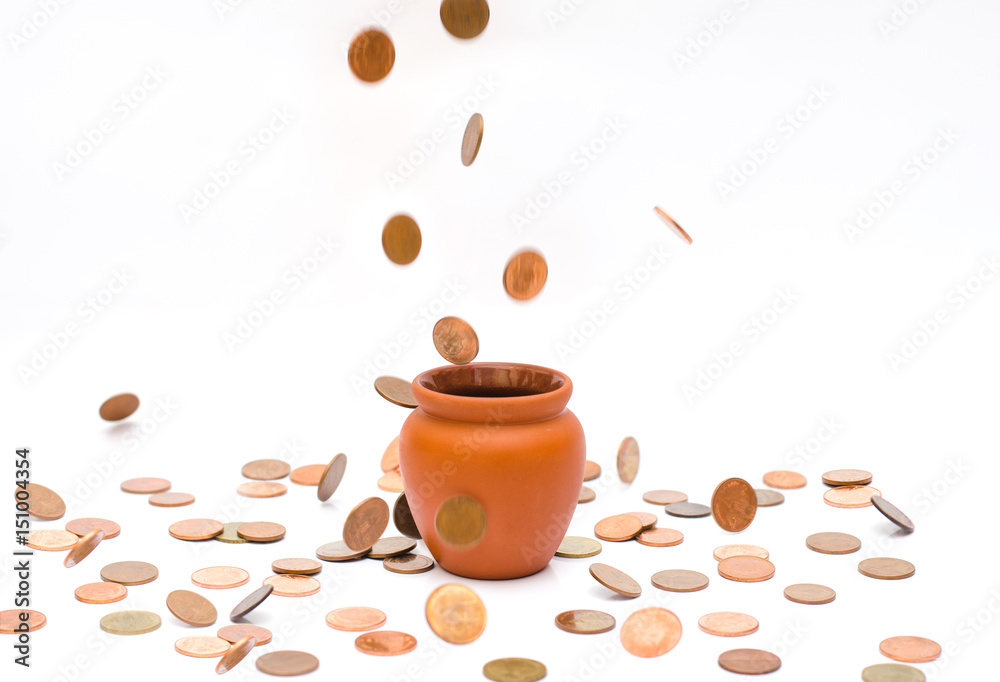 Obraz premium many copper coin fall down around a brown vase. investment, business, saving money concept.