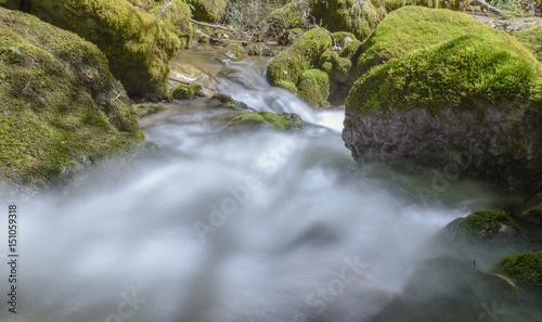 Wasserfall langzeitbelichtung - idyllisch 