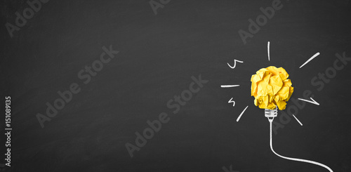 Quadro su tela Great idea concept, crumpled paper on the chalkboard
