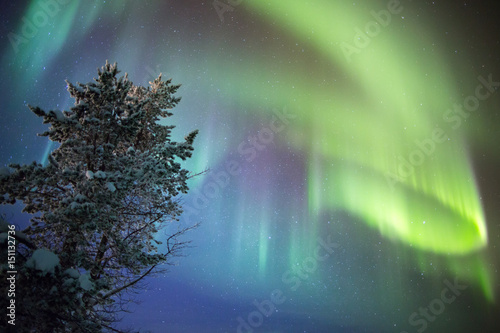 Foto Aurora borealis (northern lights) in Lapland, Finland.