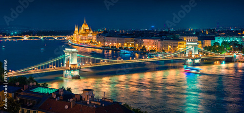 Night view of Parliament and Chain Bridge in Pest city