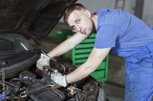  Mechanic repair car engine in car repair shop 