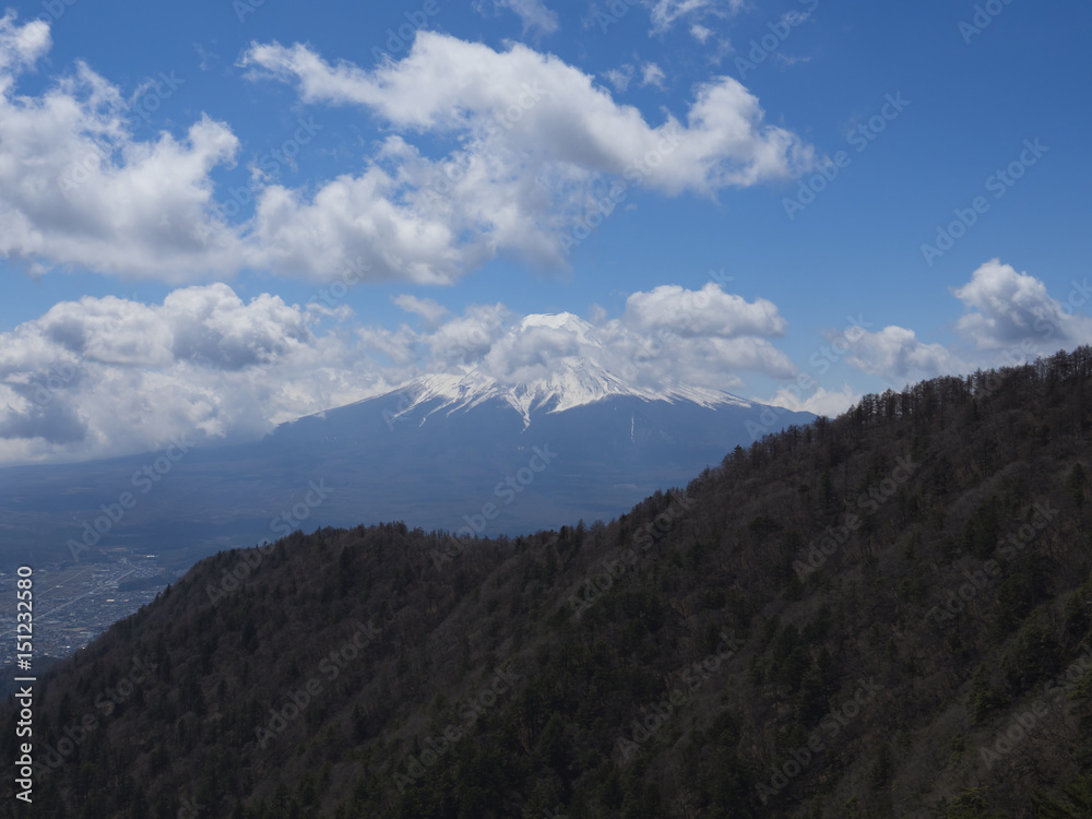 Fototapeta premium 三ッ峠山から見る富士山