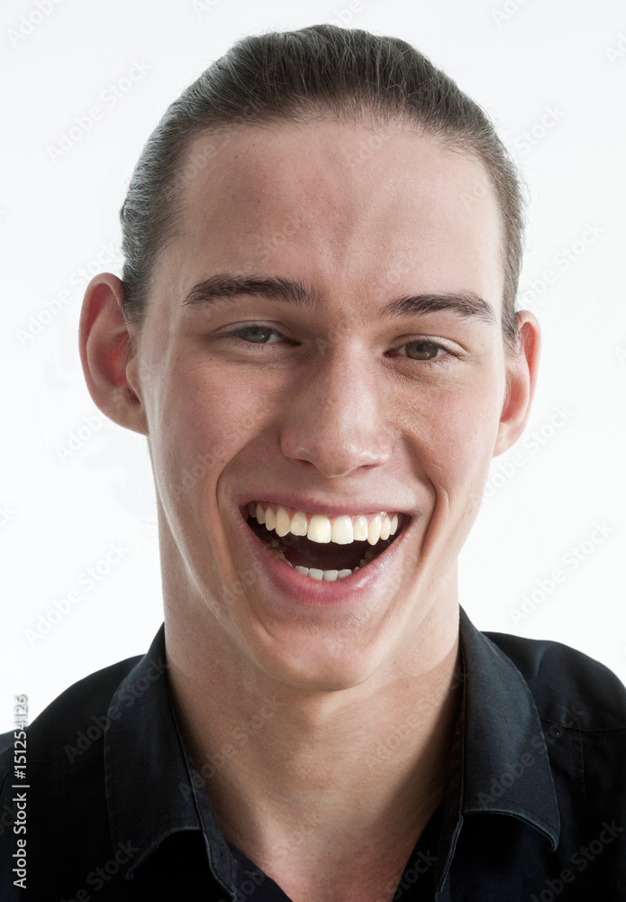 Obraz premium Fröhlicher, junger Mann