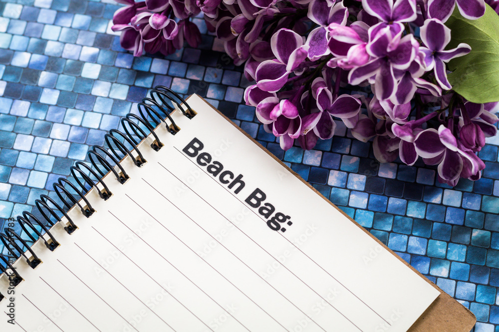 Naklejka premium Beach Bag list concept on notebook and purple lilac
