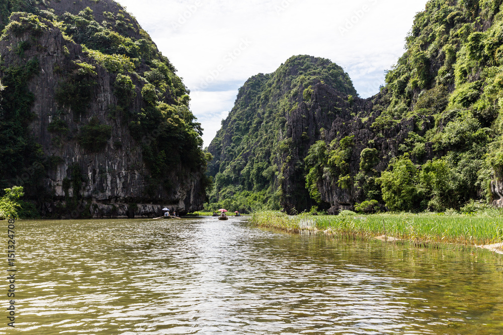 Obraz premium row boat tam coc