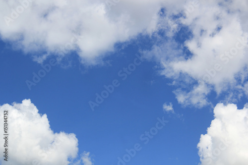 Fototapeta Naklejka Na Ścianę i Meble -  firmamento azul con nubes blancas.