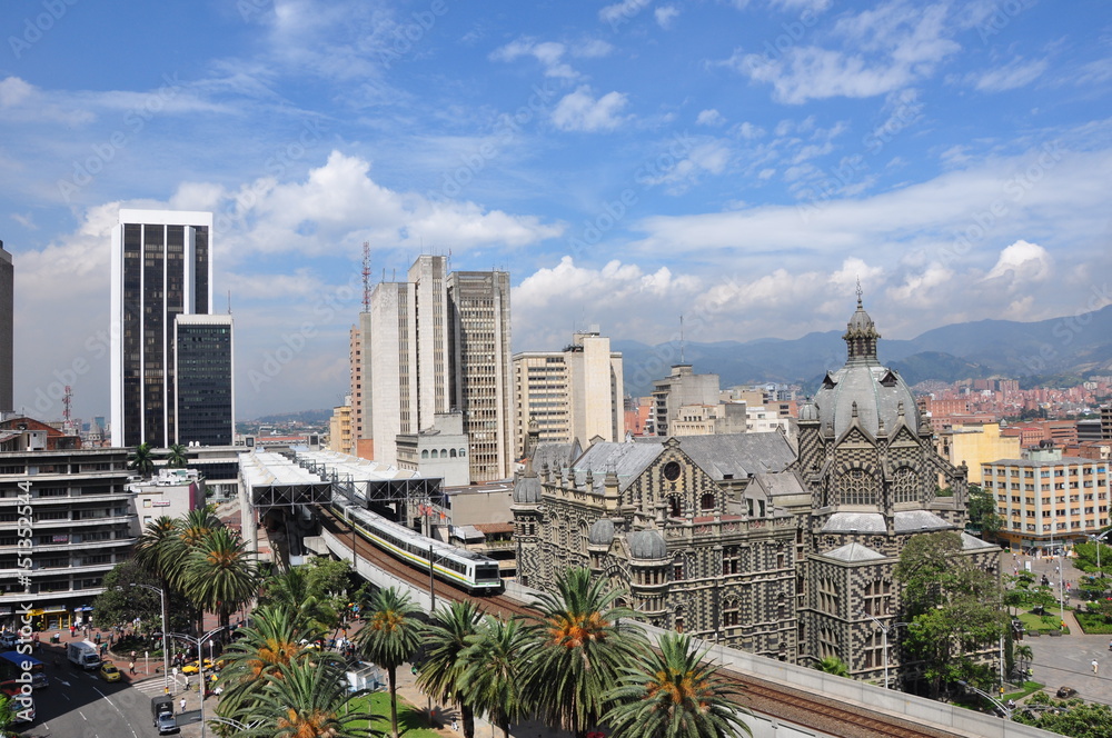 Fototapeta premium Panorámica del centro de la ciudad. Medellín, Colombia.