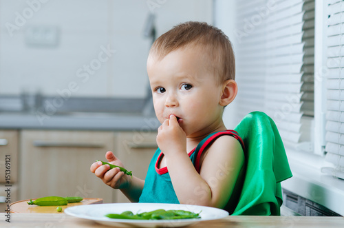Little eats peas in the kitchen