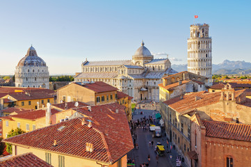 Fotobehang De scheve toren Campo dei Miracoli vanaf hotel  © lkonya