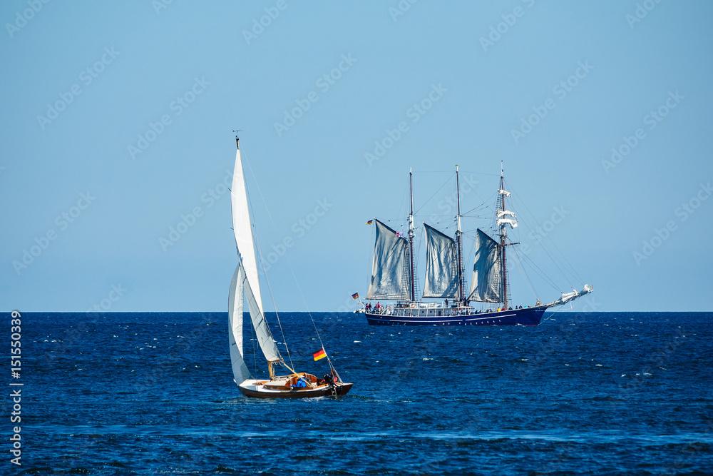 Segelschiffe auf der Ostsee vor Warnemünde