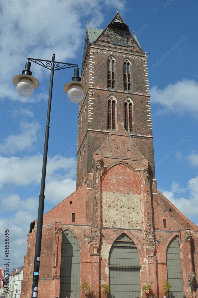 Fototapeta premium Der Turm der Marienkirche in Wismar