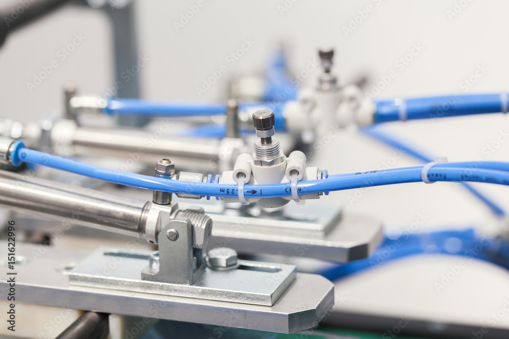 Pneumatic valve and piston Pneumatic valve and piston